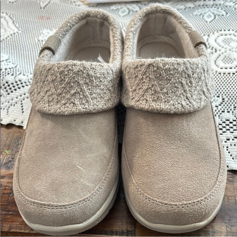 Skechers Easy Going Water-Repellent Suede Clogs - Full Bloom Womens sz8 - Picture 2 of 8